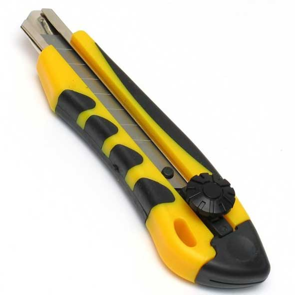 76183 / Нож усиленный, прорезиненный корпус 18мм, VOREL